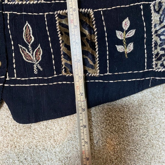 Dress Barn Wearable Art Vest Size 1X Black Animal Print Embroidered Granny Core - Picture 12 of 13